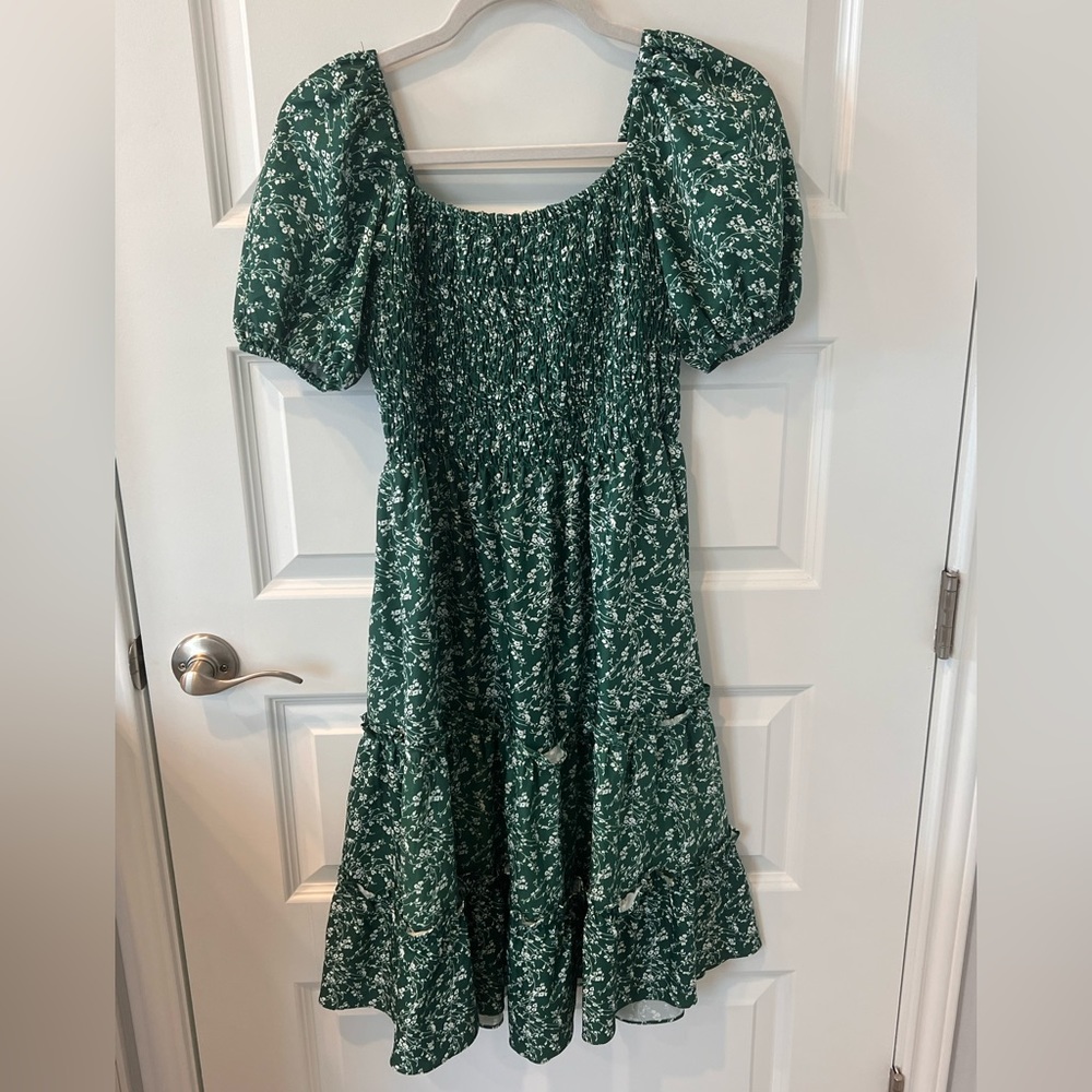 Super cute floral midi dress 👗
